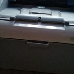 verkaufe einen kleinen hp LaserJet Drucker. Dir Tonne hat noch 50% Farbe. Der Drucker ist in einem Gutem Zustand.