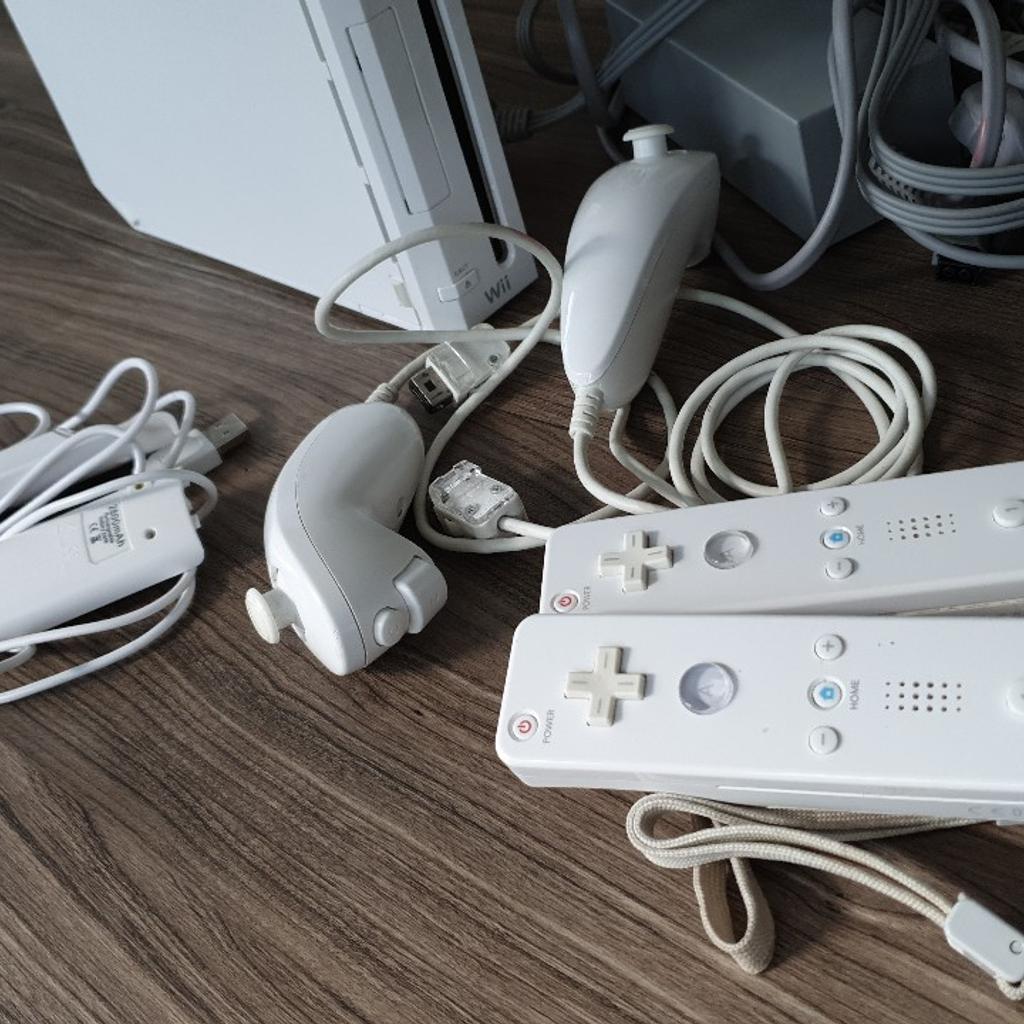 Wii console and accessories in WV3 Wolverhampton for £10.00 for sale