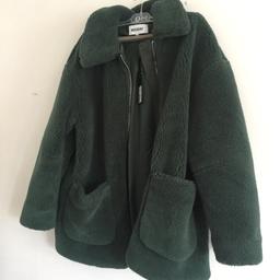 Grön Teddy jacka från Weekday
Oanvänd
Ny pris 1000 sek
Storlek M (stor i storleken)