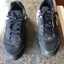 Black men’s Nike trainers
Size 7.5
Buyer to collect 
