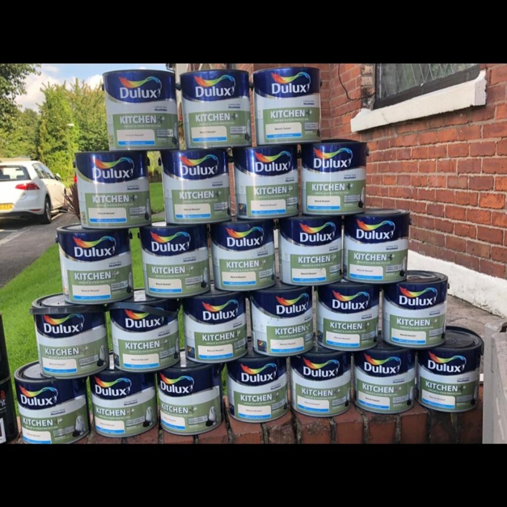 Unopen Dulux paint joblot 25x2.5l £80 rrp£500 in M7 Manchester for £80.