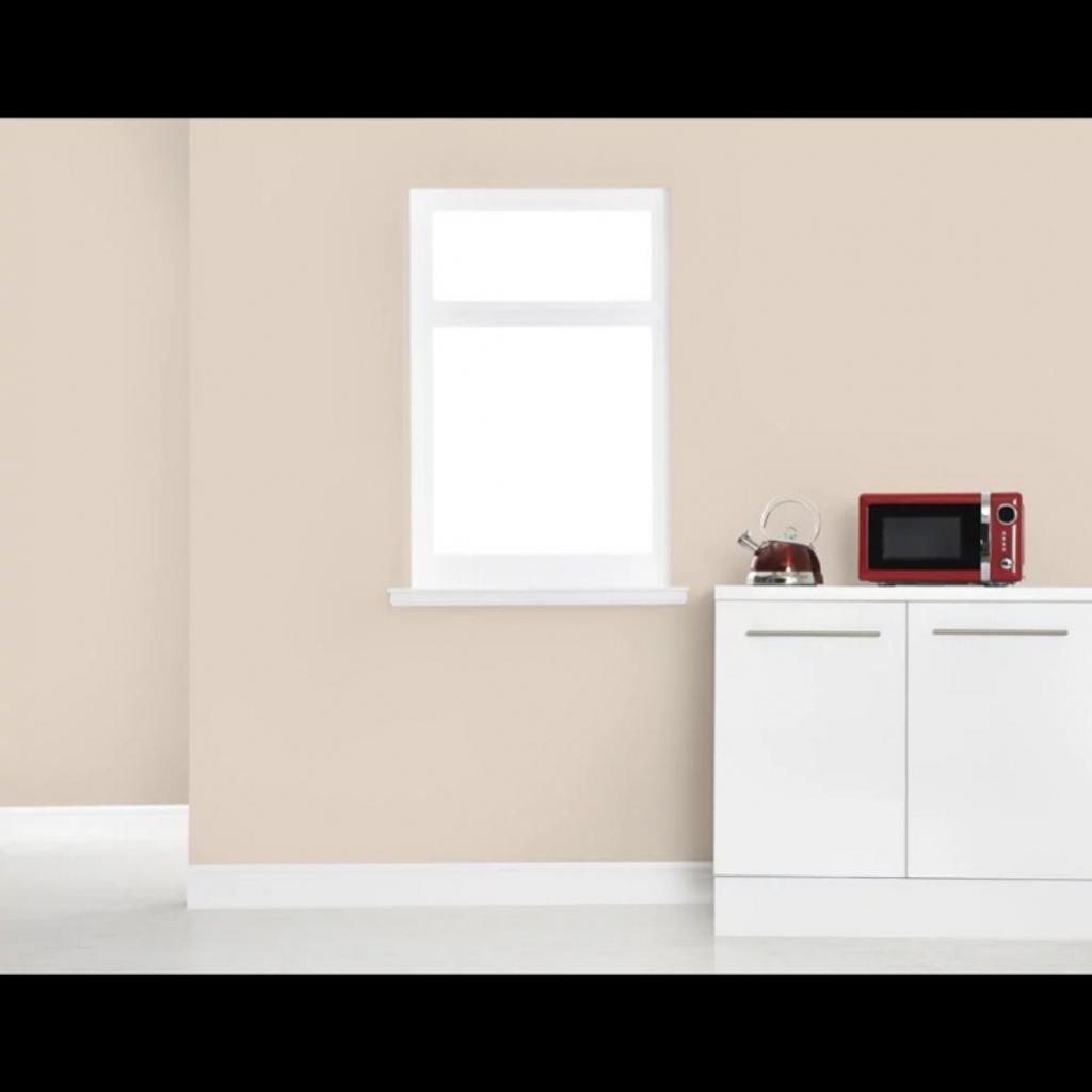 Unopen Dulux paint joblot 25x2.5l £80 rrp£500 in M7 Manchester for £80.