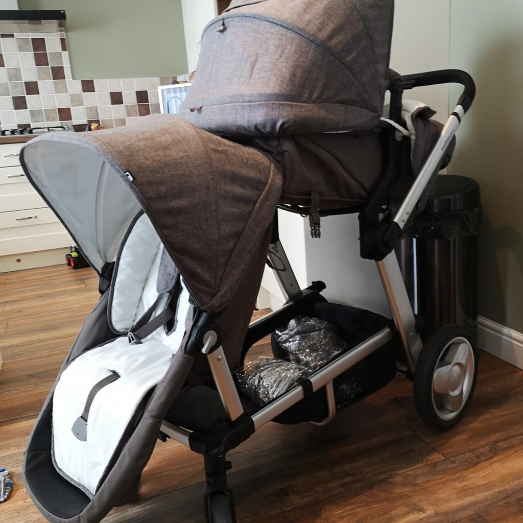 Genie double outlet pram