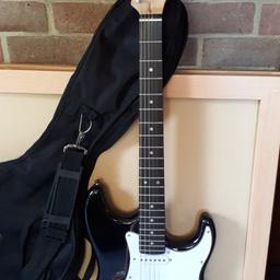 black and white guitar
good condition