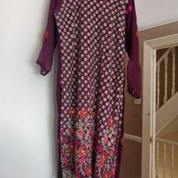 lovely 3 piece Salwar Kameez in the colour Dark Purple with embroidery and stone work of floral designs. Material is Georgette. Has been worn a couple of times, there are a few visible signs of wear and tear but nothing major that cannot be amended and restitched.

cash only and for postage, Extra charges will be added.