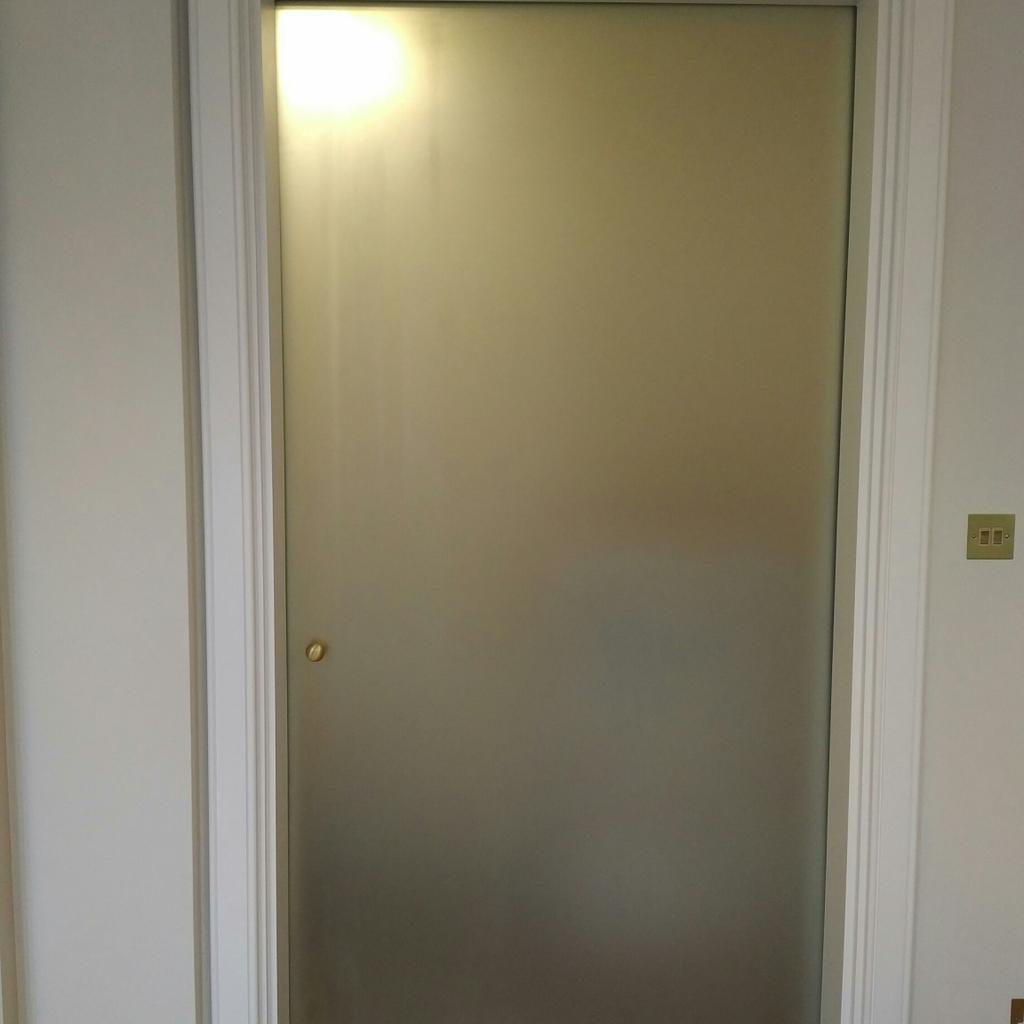 10 mm toughen slidding door including sliding rail with clamps and knob

W 1190 x H 2375

collection or local delivery: NW6 or NW3 or W9 or W2 or W1 or TW13 or just ask

if you have any questions, just ask