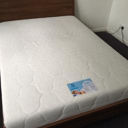 Foam & spring combination mattress.
Size: European Double: 4 foot 7 inches by 6 foot 6 inches (140cm by 200cm) - This is the IKEA size, so it fits IKEA bed frames.
5cm layer of high density foam, this mattress offers you all-round support. Also has a supportive foam base.
1000 individual pocket springs
Mattress depth 20cm (7.9") approx.
It is Medium firmness.
It is also naturally hypoallergenic.
Good condtion - it is only 1 year old - a very comfy mattress! Original Price was £220 - now just £45