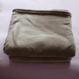 2x Fleecey Taupe throws. 176 cm x 146 cm. As new. Hardly used. Very soft.