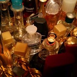 Biete über 200 verschiedene parfüm miniaturen Sammlung an siehe Foto vom verschiedenen Herstellern 90% voll und 10% halb und leere dabei. Macht mir ein Angebot :)
Bei Fragen einfach melden