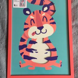 Bought from Flying Tiger Copenhagen (Oxford street)
Has not been used.
Money goes thought the top slot and settles in the frame (it will show in the tigers tummy). Money can be removed from the bottom of the frame as shown in last image.
£5