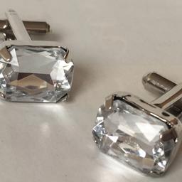 I am selling a beautifully sparkly and shiny pair od diamante style cufflinks. Those are of a lovely quality, have been in my drawer for a few years now and never tarnished.
Used only a couple of times.

Collection from Farnham Road in Slough, next to Lidl. I could bring it to Windsor as well or post for additional £0.83.