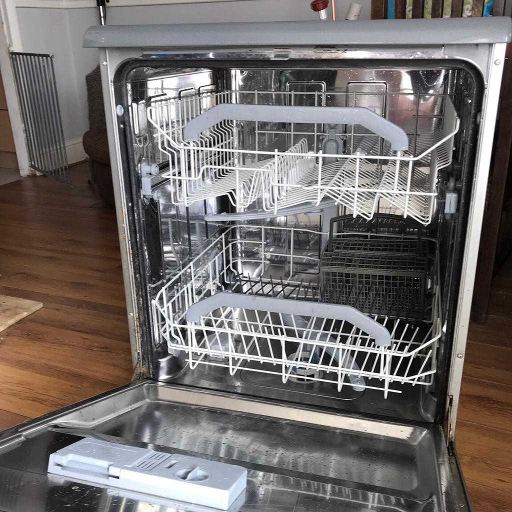 Hotpoint Aquarius FDL570 Dishwasher Used. in DY5 Dudley for £50.00