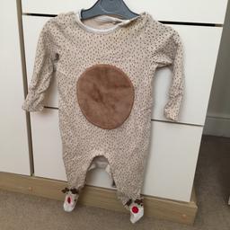 Christmas pudding baby grow
So cute comes with hat
Up to 3 months
Collection only please