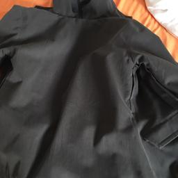 Billabong Jacke zu verkaufen, Größe 38, nur zweimal getragen, abnehmbare Kapuze und Fingerwärmer. Neupreis lag im letzten Herbst bei 150 Euro