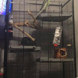 Everything will be removed other than the 3 plastic shelves.
Open to offers
Can deliver for petrol costs
6 small doors for access to the whole cage.