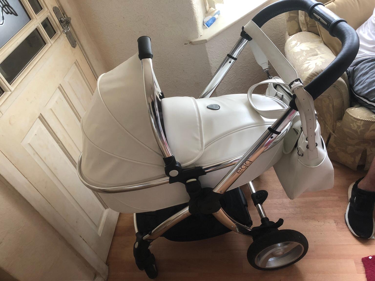 Swan white egg pram limited edition in OL6 Tameside for 650.00