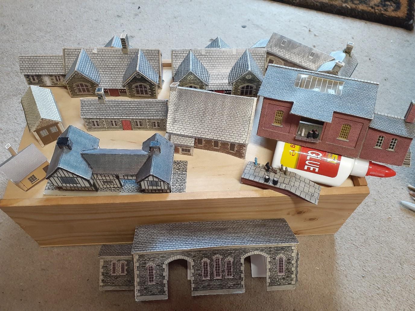 n gauge cardboard buildings in RG12 Easthampstead for £15.00 for sale