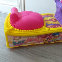 shimmer and shine carpet sweeper. plays tune and lights up