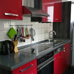 Ich ver kaufe eine gute Zustand Küche mit Backofen spülmaschine und Lüfteung nue Preis war 3500 heute für 1000€ 