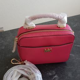 Michael Kors Tasche Mott Mini Crossbody
aus Leder in pink

Gerne abholen oder auch Versand
