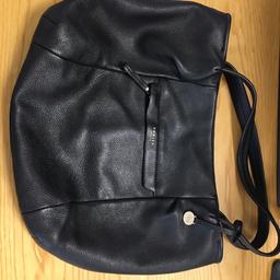Medium/large black leather Radley handbag.

Used. No marks or scratches on the outside. 
On the inside there is some stains on the fabric. Please see pictures.