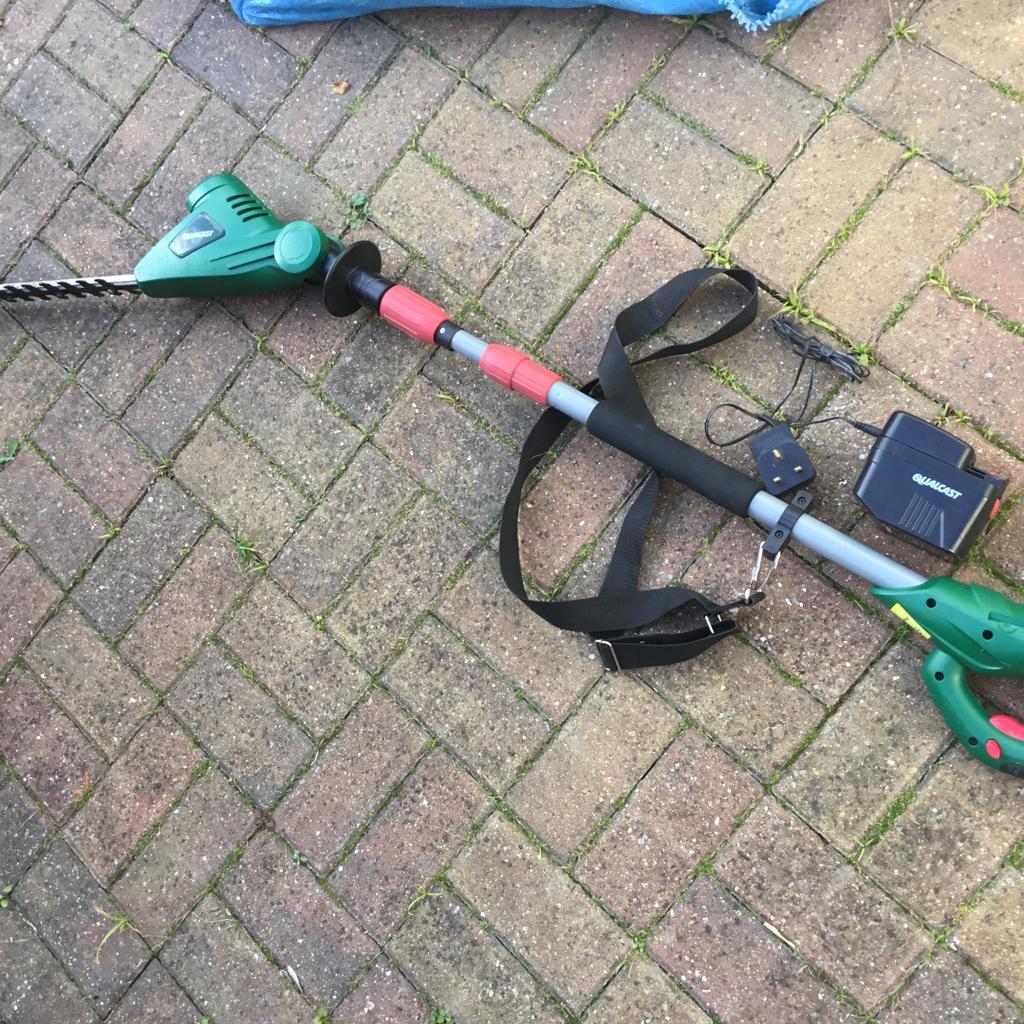 Qualcast cordless deals pole hedge trimmer