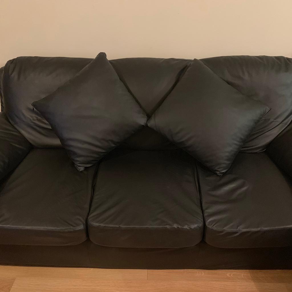 3 + 2 seater leather sofas in Basildon für 50,00 £ zum Verkauf Shpock DE