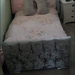 this is a brand new single winged bed. beautiful..but doesn't fit in the room