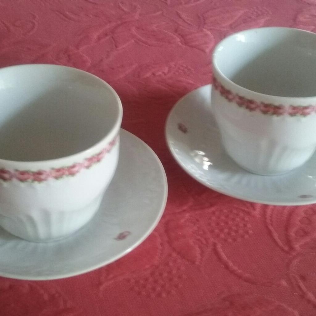 Coppia di tazze da thè in porcellana Richard Ginori degli anni 50.
In perfette condizioni.
Spese spedizione 10