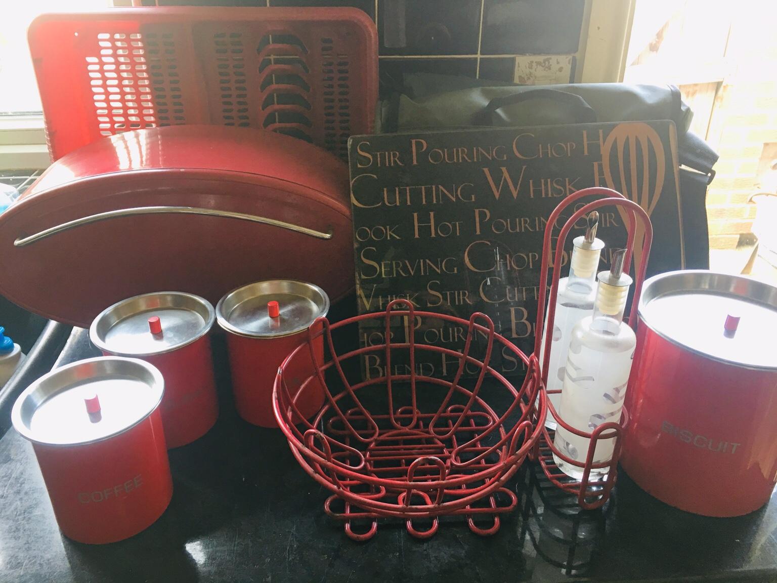 Red kitchen items in BB1 Blackburn für 10,00 £ zum Verkauf | Shpock DE