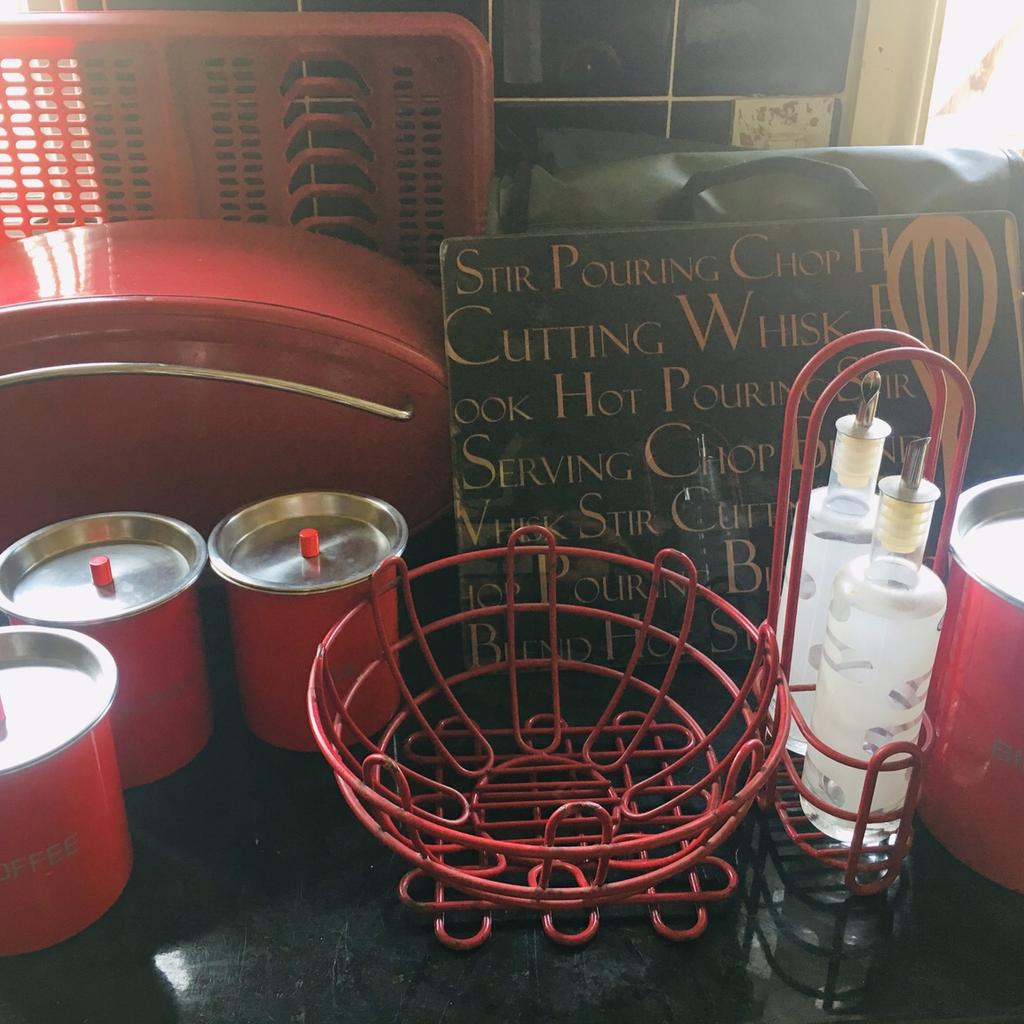 Red kitchen items in BB1 Blackburn für 10,00 £ zum Verkauf Shpock DE