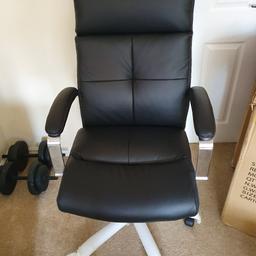 INTEY Executive Office Chair Leather High Back Ergonomic Swivel Computer Chair

The high-back and padded backrest designed to fit for body radian, take the pressure of your spine and provide you with all-day comfortable service.

New and comes with a box