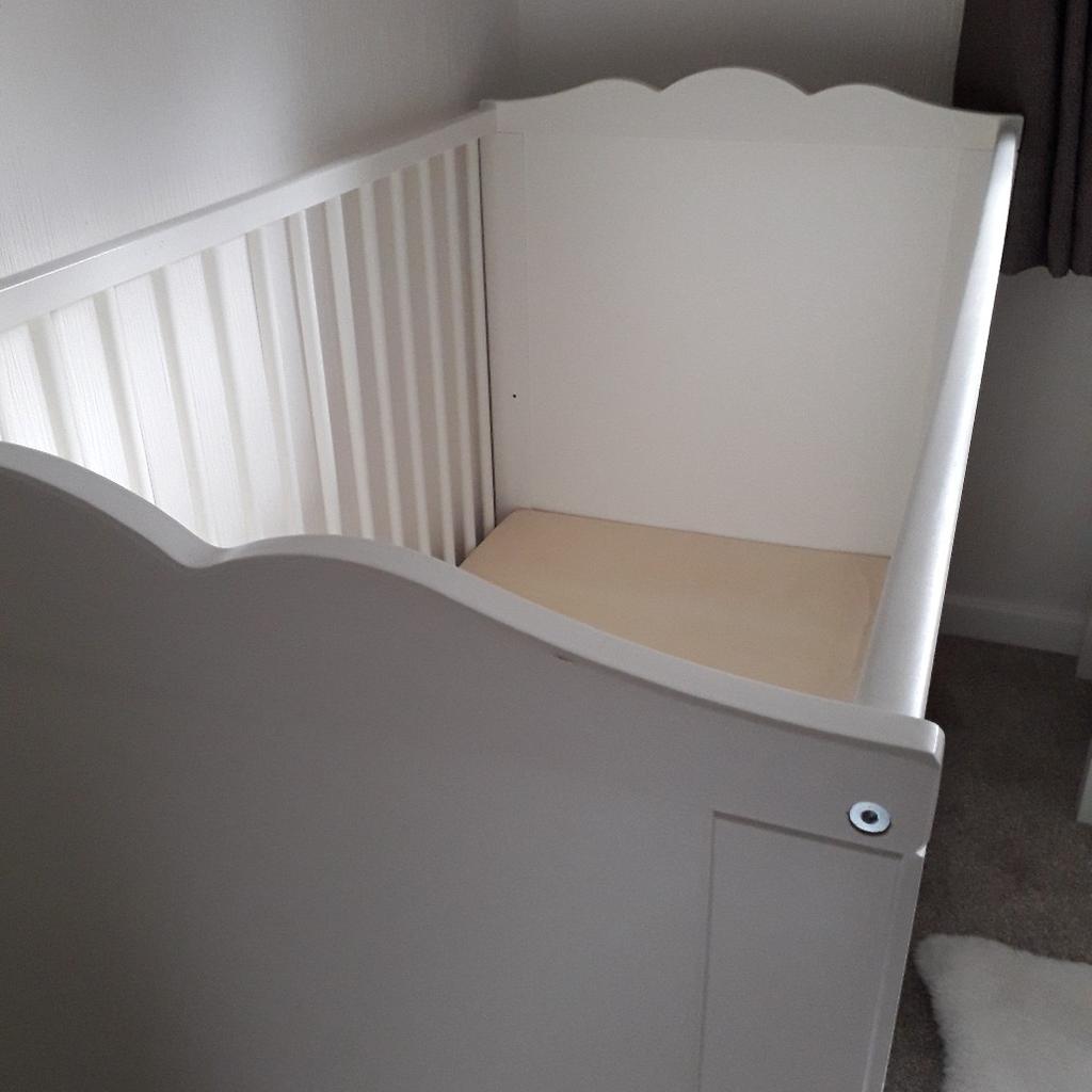 IKEA white cot and mattress 120 x 60 in LS12 Leeds für 35,00 £ zum