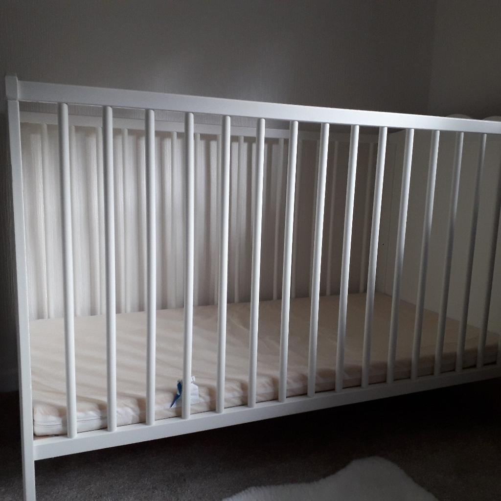 IKEA white cot and mattress 120 x 60 in LS12 Leeds für 35,00 £ zum