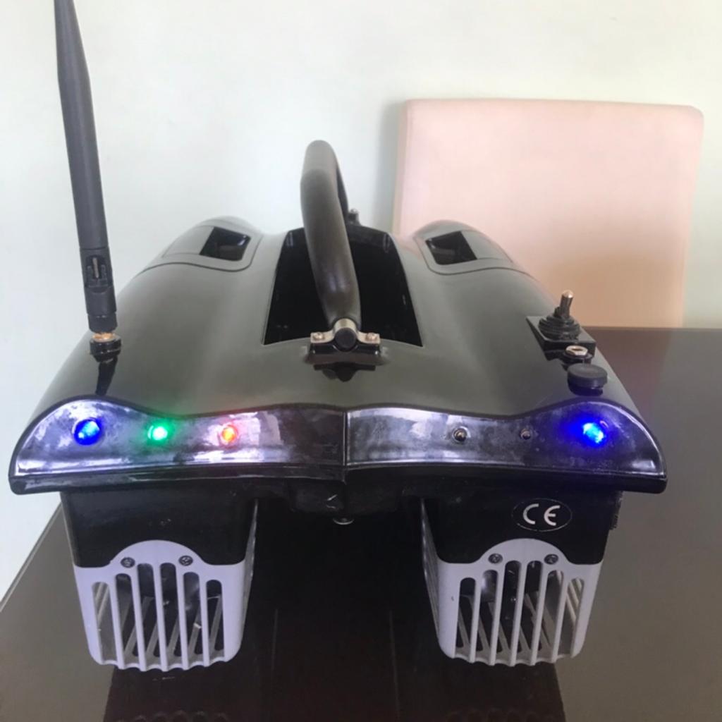 Waverunner shuttle bait boat & fish finder. in SW20 London for £315.00