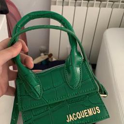 Jacquemus croc style bag
Comes with strap
What you see is what you get x
Delivery takes up to 14 days to the UK
