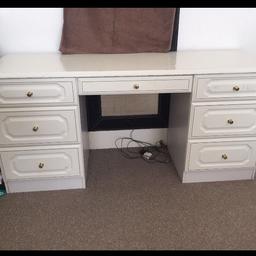 Wooden white dressing table with lots of drawers
Very good condition
Width 145 cm
Height 70 cm
Depth 46 cm
Selling as moving house
Collection only from Amen corner /sw17
More items on my page please have a look 
Thanks