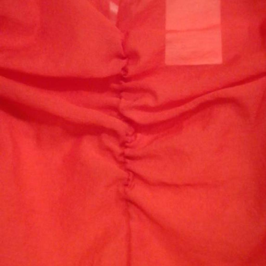 Gr. M
Farbe in Rot
Von “ H&M“
Hinten mit Knopf
100% Polyester
Mit Etikett
Sieht Elegant aus
Versand möglich
NEU