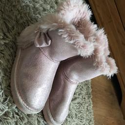 Hi this is pink kids boots size 9 
£5 open to offers 💜
Don’t forget to check out my other adds I’ve got a lot more stuff for sale and they’re all different sizes and prices so grab yourselves a bargain 😊💜


Sold as seen 

Any questions message me 😊