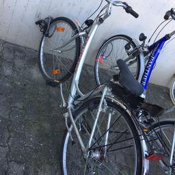 Fahrradkette aus rostigem Rad ausbrechen