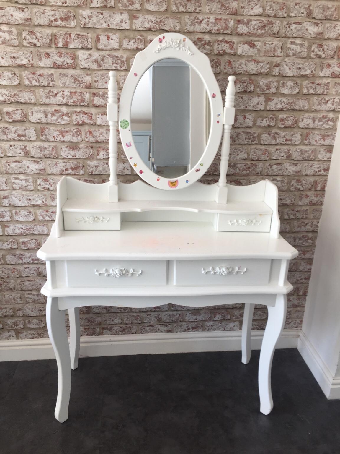 Dressing table / small / kids in B77 Tamworth for £35.00 for sale Shpock