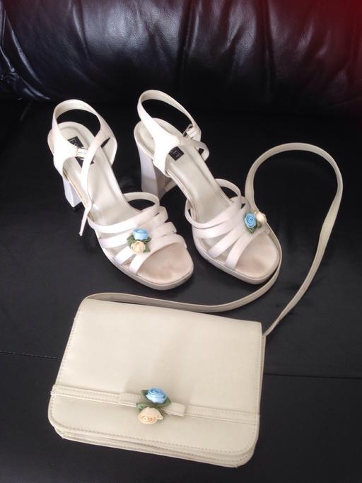 Buy & Sell Greater Manchester Bolton - Photos for HANDBAG AND SIZE 7 SHOES