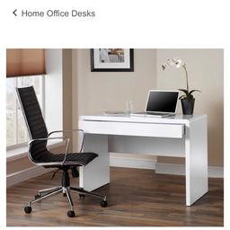 Excellent condition Ikea malm desk 

Pick up from north west London