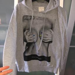 ein etwas anderer hoodie 😅 color blocking 
Pullover von elevenparis in Größe M