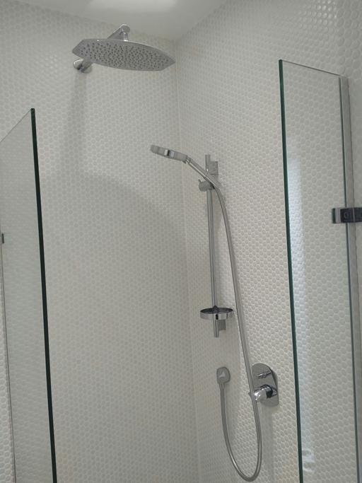 Buy & Sell North West London Sudbury - HA1 - Photos for Sliding bar and hand set Hansgrohe