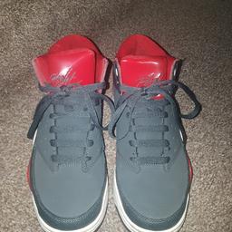 Trainers in good condition looking to sell because unwanted gift, worn a few times 

collection se4