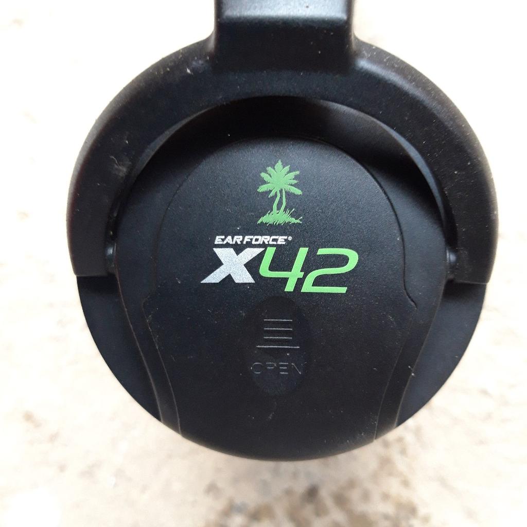 Turtle Beach X42 cordless headphones. No leads just the headphones.