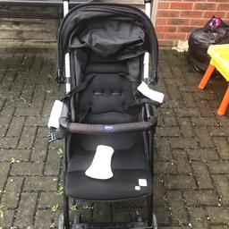 Chicco Stroller including rain cover for sale.

Although the item has been used, it is still in great condition.

Pick up from Bicester only.