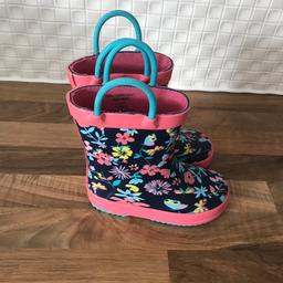 Floral wellies for sale.

Only been worn once, as good as new.

Collection from Bicester only, unless buyer is happy to pay for postage fees.