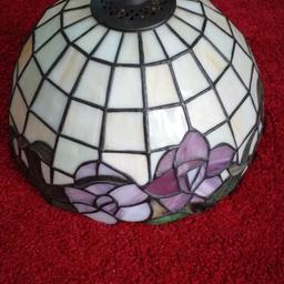 beautiful tiffany lampshade but it needs fixing,